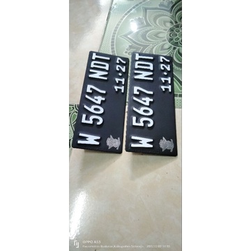 Plat nomor motor huruf new putih / huruf cat hitam(SEPASANG) ber logo