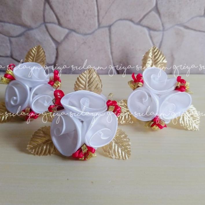 

Bunga R Top Putih Pita Merah untuk hantaran/seserahan/lamaran ㊨