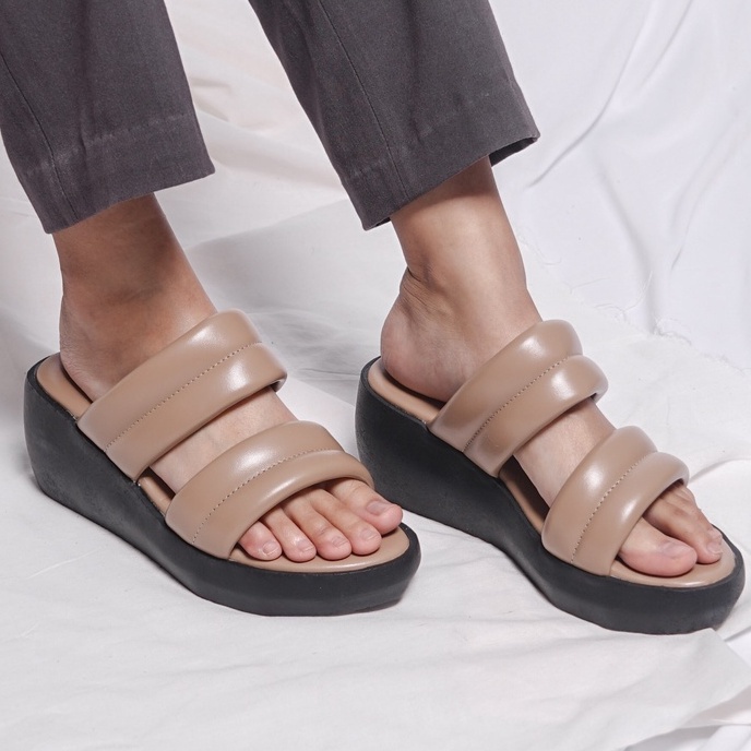 SARASARA YUK - GAIA Sandal Wanita Wedges Tinggi 5cm Size 36 - 40 Casual Sendal Cewek Platform 37 38 39 untuk Jalan Pergi Santai Slop Warna Putih White Selop Premium Original Sara Sara Kekinian Terbaru Shoes ORI Mall Official Store