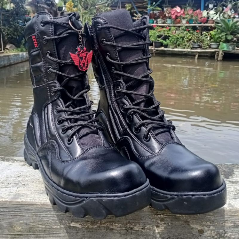 SEPATU PDL LGR UJUNG BESI BAHAN KULIT SAPI ASLI MERK APIK SEPATU PDL DINAS LAPANGAN TNI POLRI SECURITY SATPAM