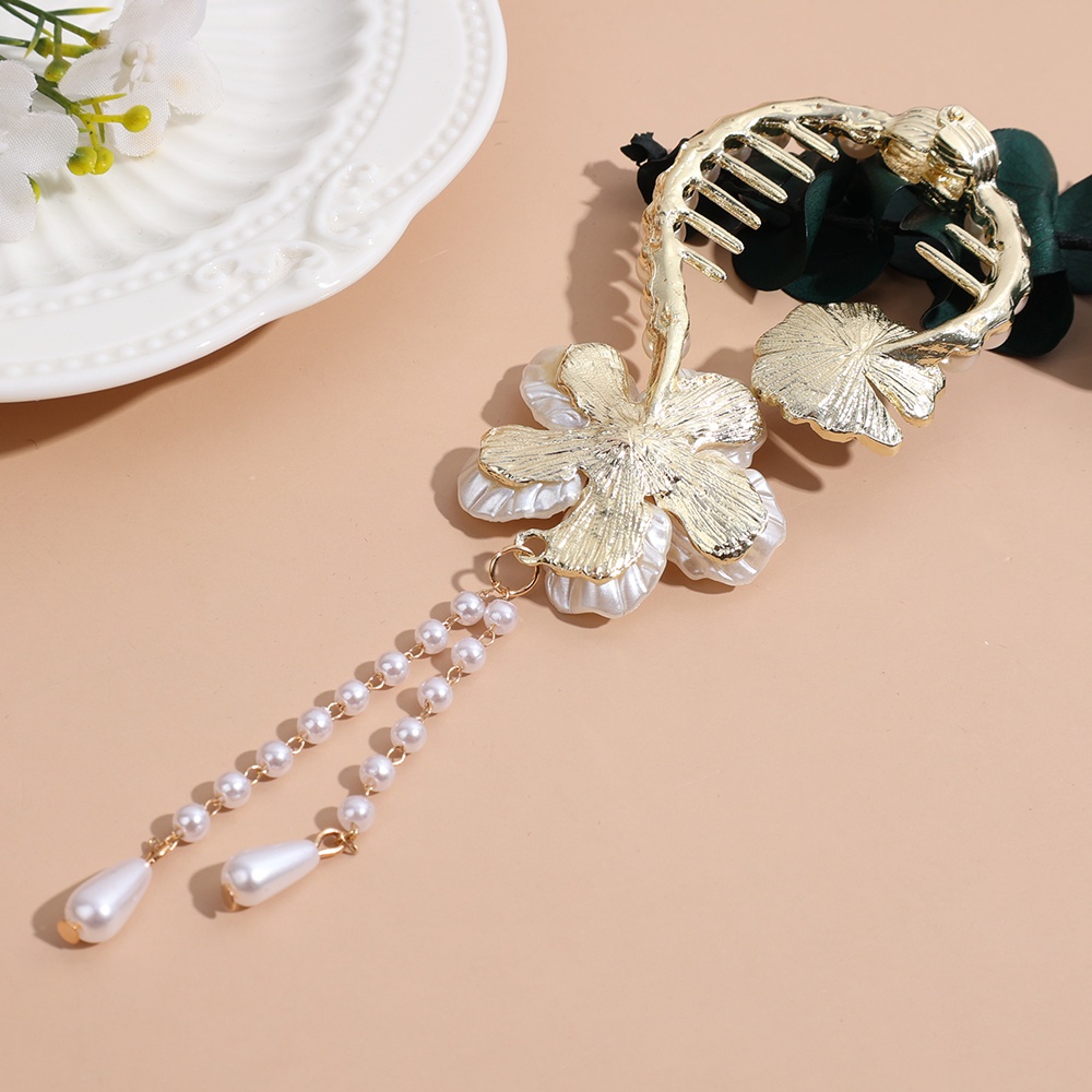 Exquisite Bud Hair Claw Gadis Aksesoris Rambut Wanita Elegan Korea INS Style Hairpin Ponytail Holder Camellia Mutiara Rumbai Rambut Klip Hiasan Kepala Rambut Pin Vintage Wanita