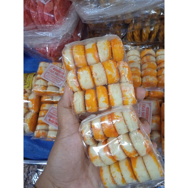 

2 Bungkus kue kacang isi 30
