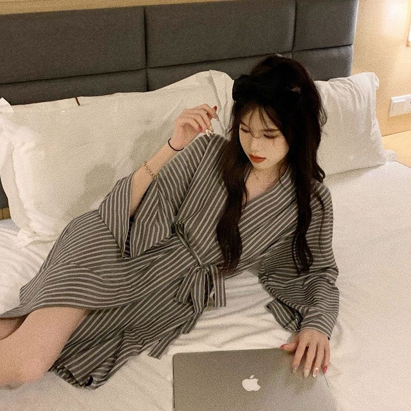 Retro bergaris-garis renda-up baju tidur wanita musim semi dan musim panas bagian tipis bagian menen