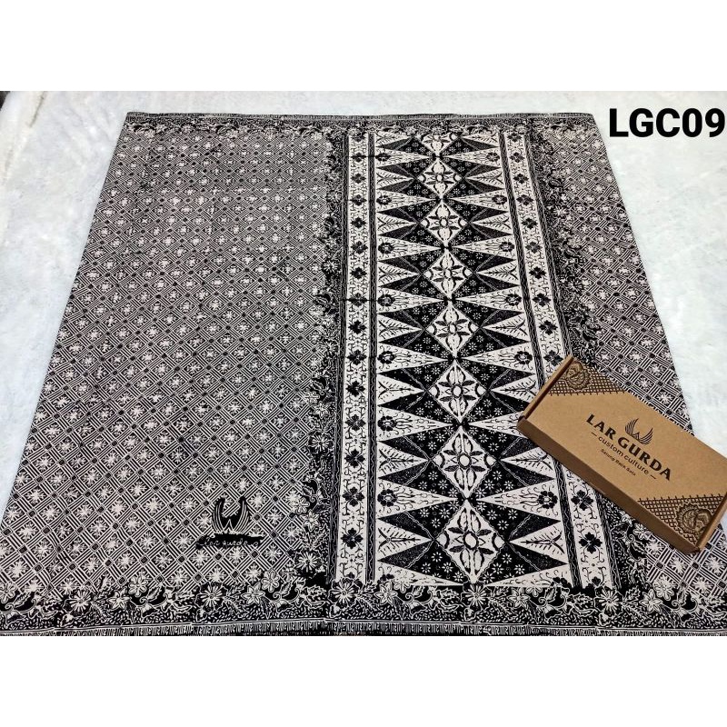 SARUNG BATIK LAR GURDA EDISI PUTIH