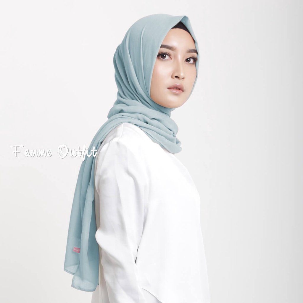 Preloved Fristy Shawl by Femme Outfit