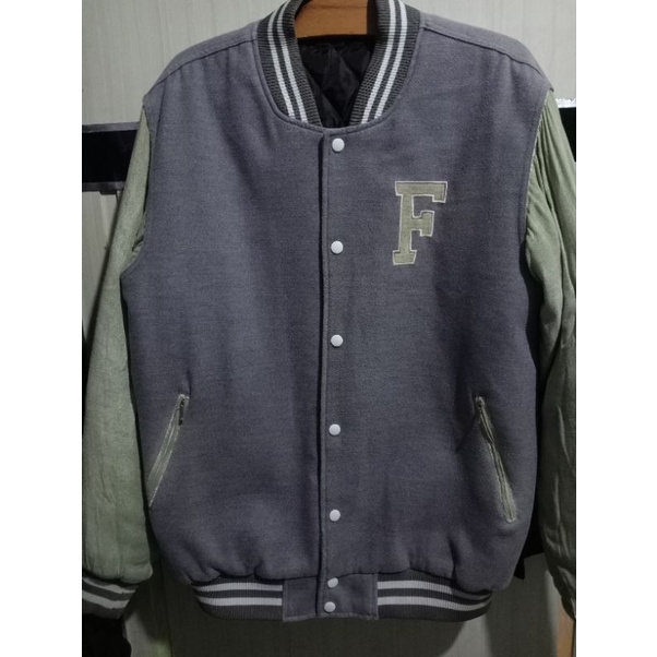 Varsity Woll Inisial F