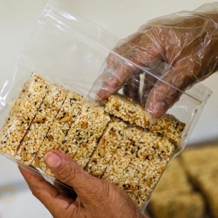 

Ricebee Original manis/ Rengginang Taiwan / Vegan Snack / Cemilan Sehat / Makanan Halal