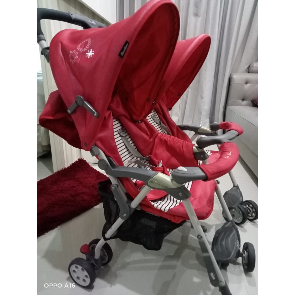 Stroller bayi kembar merk Cocolatte