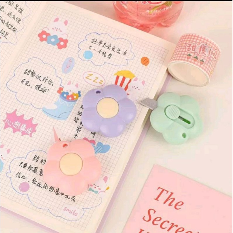 

Types Cutter Mini / Pisau Cutter Kecil Portabel / Lucu Membuka Paket Pisau / Pemotong Kecil / Dolphin Whale Paper / Cutter lucu motif