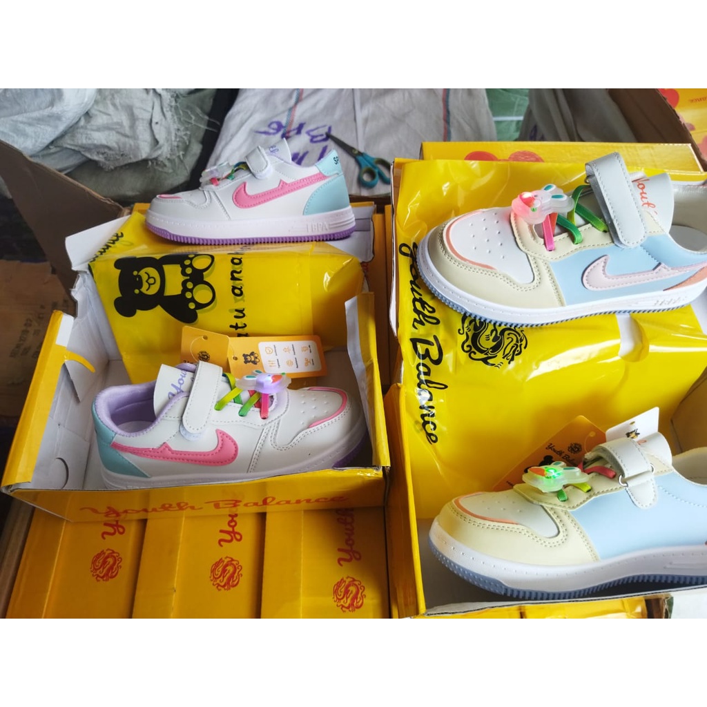 Sepatu sneaker anak fashionable dan Trandy C5186-1 (26-37) Sepatu anak kekinian Terlaris