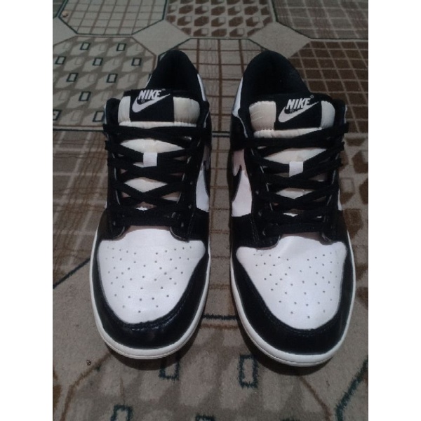 SB dunk low pro hitam putih 42 second