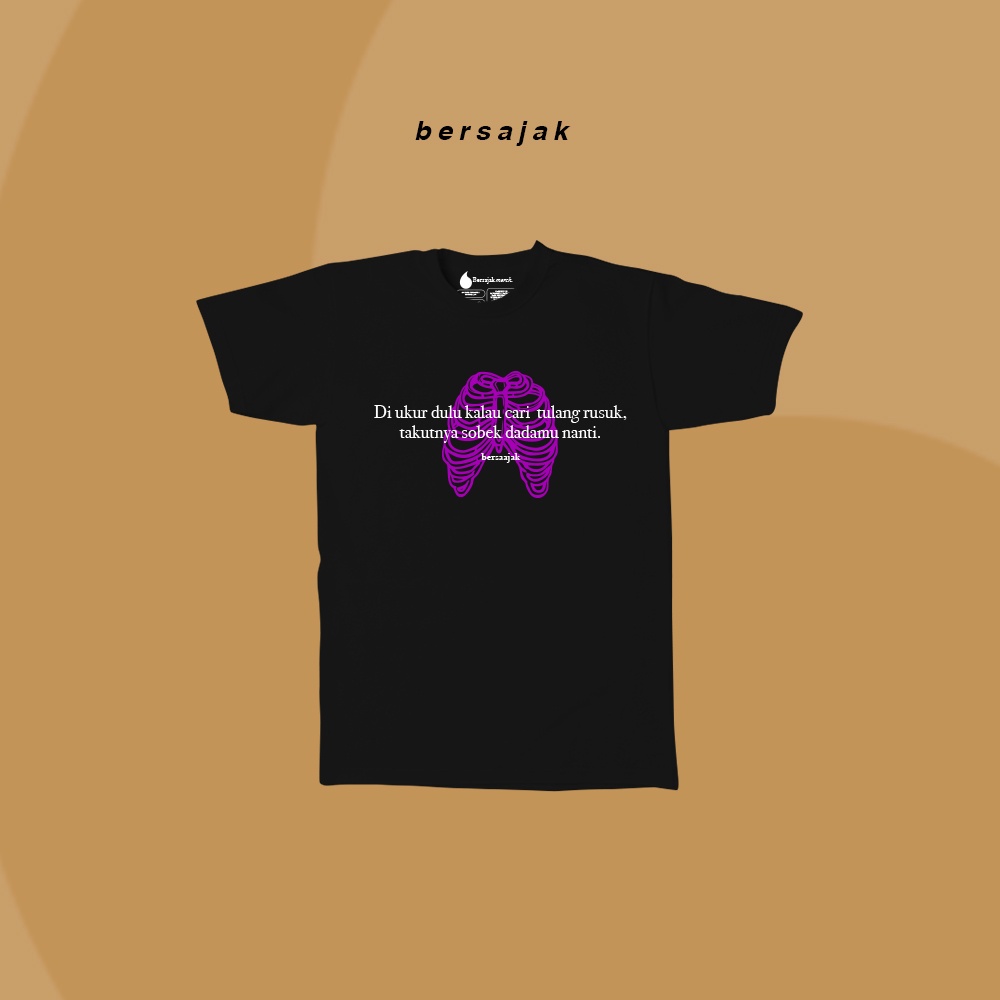 Baju Kaos Lengan Pendek Hitam - BERSAJAK X POOLA - Tulang Rusuk