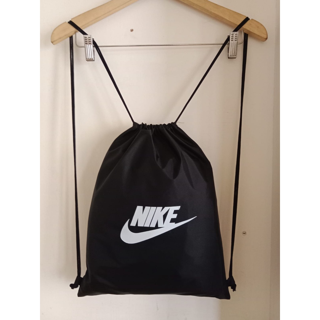 Tas serut mini nike cocok untuk olahraga futsal dan sepakbola