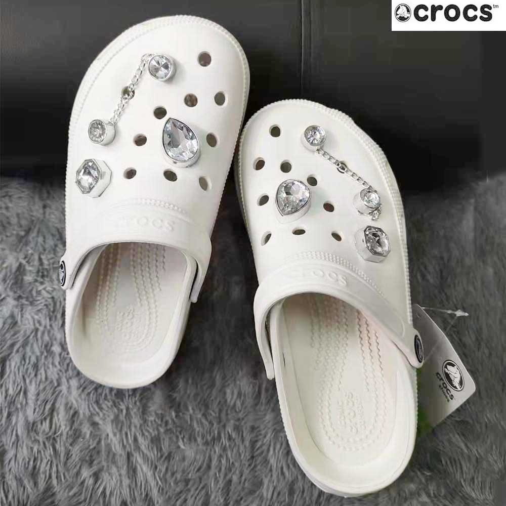 Crocs Sandal Wanita/ Classic By Crocs/ Free Jibbits Pantai