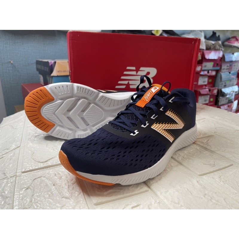 Sepatu Pria Running New Balance Size 44 Insole 28 Cm