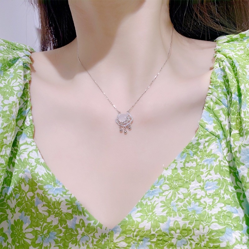 Roselife Klasik Glossy Buatan Giok Giok Beruntung Awan Berkat Lock Liontin Kalung Untuk Wanita Gadis Tradisional Cina Semoga Beruntung Hadiah Kalung Perak Tulang Selangka Rantai Perhiasan