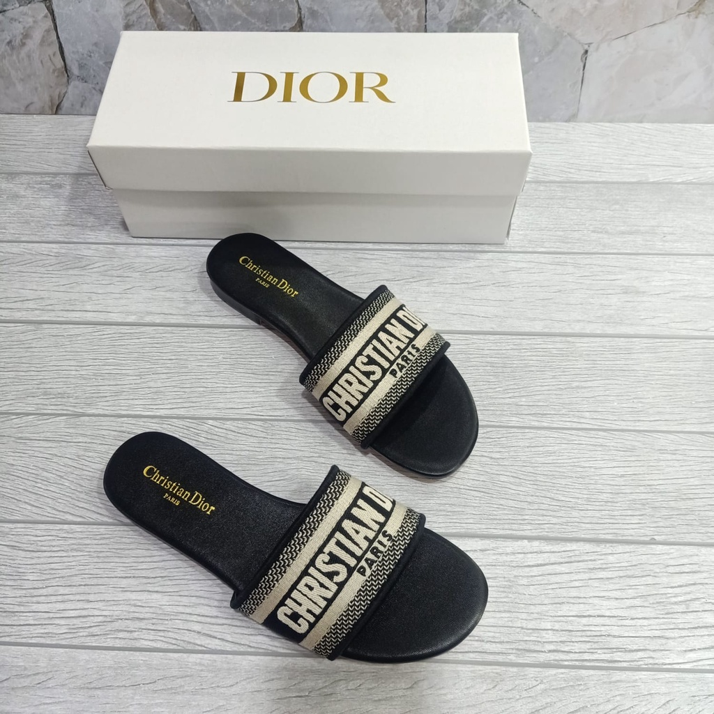 Flat Sandal wanita Dwell