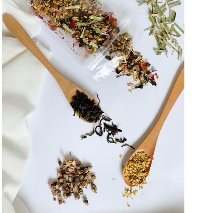 

that queen (royal Orange pekoe, rose, peach blossom, osmanthus, lemon grass)