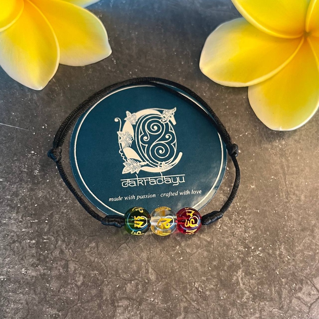 Gelang Tiga Kristal Mantra Tibet untuk Keselamatan dan Perlindungan dengan Tali Hitam