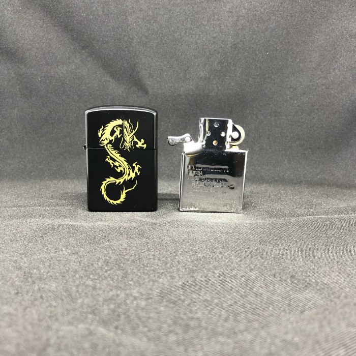 Korek Zippo Hitam Motif Naga Korek Antik dan Unik