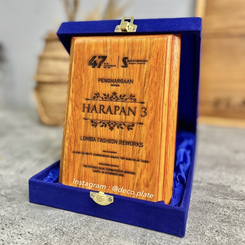 Plakat kayu | piagam penghargaan | sertifikat juara | custom papan kayu | grafir acrylic | custom ac