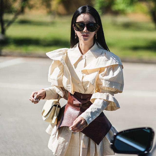 Suhao Xu Ruizhi Gao Wenying gaya yang sama one-piece suit korset kemeja khaki kerah mengacak-acak engah lengan gaun pakaian