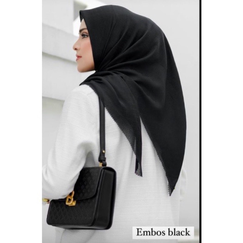 Buttonscarves tapis embossed black