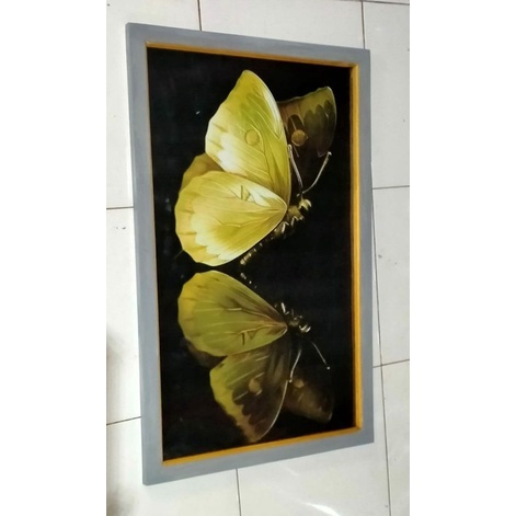 hiasan dinding lukisan cetak kupu-kupu emas plus bingkai ukuran 85×55
