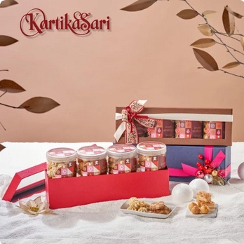 

READY BEKASI 15 FEB 2025 - KARTIKA SARI HAMPERS 2022 GIFT BOX 8 NATAL CHRISTMAS NEW YEAR PARCEL LIMITED EDITION KARTIKASARI OLEH OLEH BANDUNG VIRAL SALE PROMO PAKET HADIAH BOLU CAKE LEGIT PIA ROTI PIE COOKIES PASTRY LAPIS BIRTHDAY CAKE KUE ULANG TAHUN K