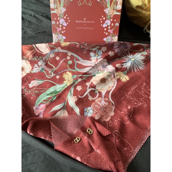 PELUNASAN BUTTONSCARVES NADA DO