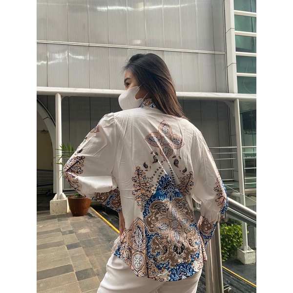 Kemeja Silk Motif Import