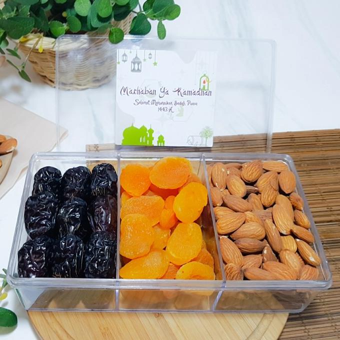 

Hampers / Parcel Ramadhan / Paket Sekat 3 I/Ajwa Reg, Apricot, Almond