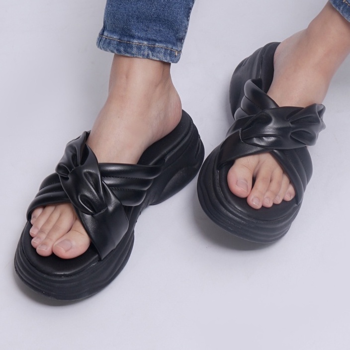 SARASARA YUK - Dunkenstock ROSSA Sandal Wanita Wedges Silang Tinggi 5cm Size 36 - 40 Casual Sendal Platform Sara Sara 37 38 39 Santai Slop Belleza Warna Black Hitam Putih White Selop Premium Original Beleza Kekinian Terbaru Shoes ORI Mall Official Store