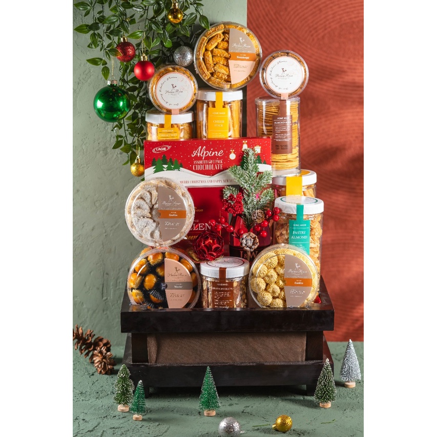 

READY BEKASI 15 FEB 2025 - PRIMA RASA BANDUNG HAMPERS C PARCEL NATAL CHRISTMAS NEW YEAR LIMITED EDITION 2022 GIFT BOX PRIMARASA OLEH OLEH BANDUNG VIRAL SALE PROMO PAKET HADIAH BOLU CAKE LEGIT PIA ROTI PIE COOKIES PASTRY LAPIS BIRTHDAY CAKE KUE ULANG TAH