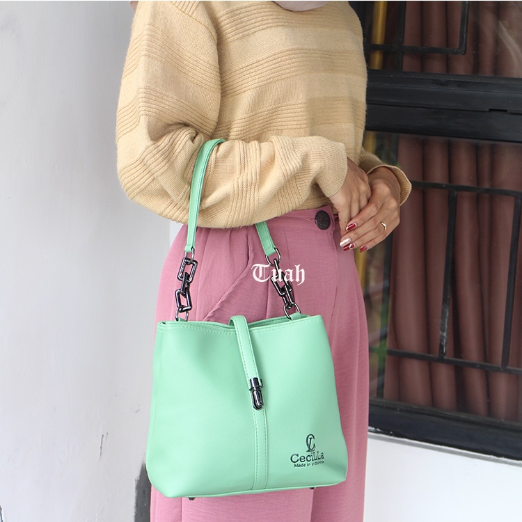 TUAH SLIMBAGS NEW ARRIVAL / SHOULDER BAG CeciLLa 2 Ruang Slot Kunci Peluru Black NekeL Series High quality MX - 61 / Tas Selempang &amp; Bahu Wanita / Tas Jinjing Wanita / Tas Kantor / Tas Kerja / Tas Wanita Terbaru Kekinian &amp; Terlaris