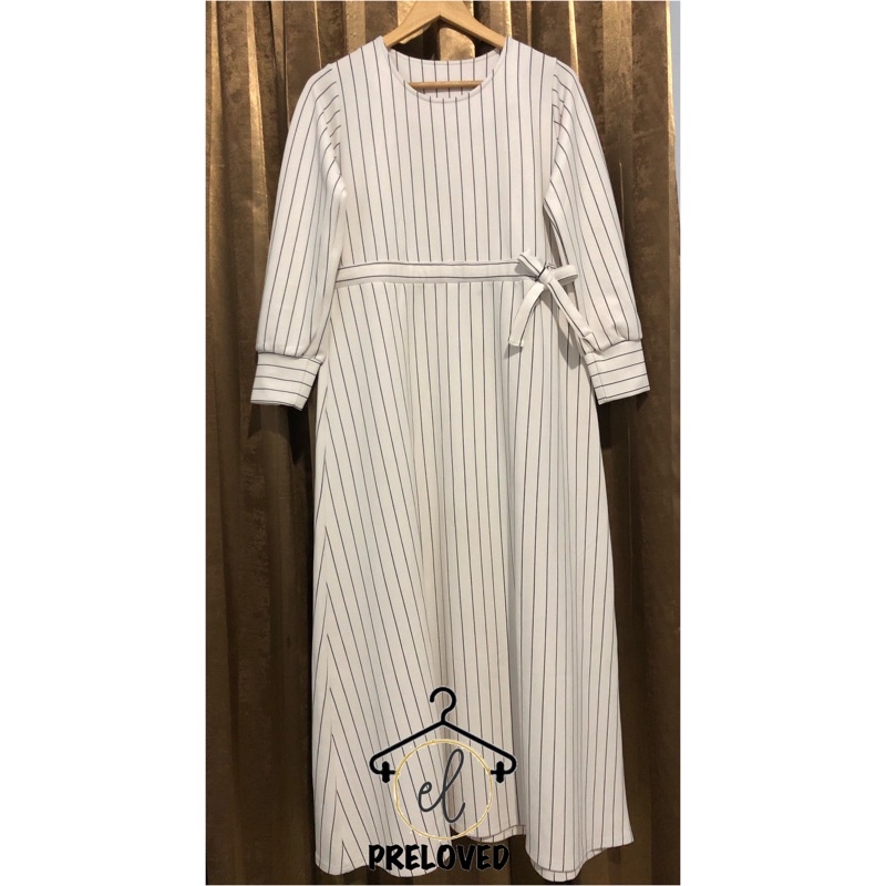 PRELOVED - GAMIS SALUR HITAM PUTIH WANITA