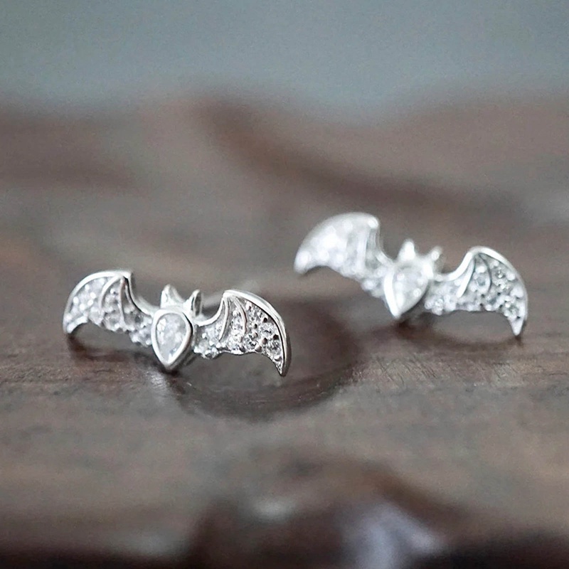 Fancyqube Anting Tusuk Bentuk Kelelawar Kepribadian Warna Silver Anting Tindik Telinga Untuk Wanita Hadiah Lucu