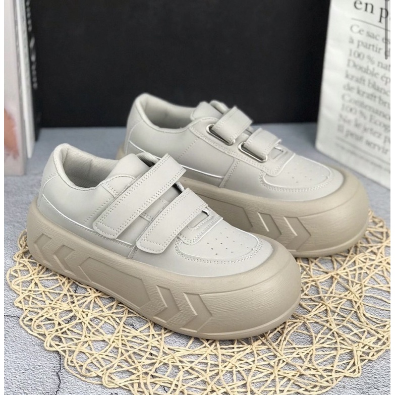 Sneaker F106 wanita import