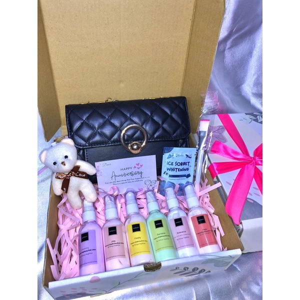 REAL PICT 60ML - HAMPERS GIFT BOX SCARLETT WHITENING MINI / Hampers scarlett mini / kado ulang tahun / kado ultah kado pacar kado cewek kado wisuda kado unik scarlett body lotion mini scarlett body shower jolly freshy happy