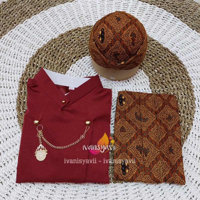 [Setelan] Beskap, Jarik + Blangkon | Nuansa Solo Maroon - Motif Sido Mukti