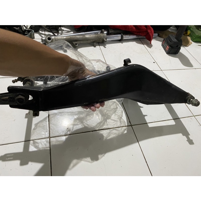 swing Arm lengan ayun sasis chasis Suzuki fxr