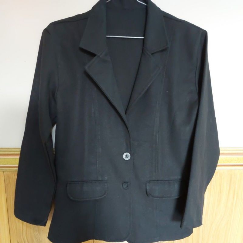blazer hitam pekat