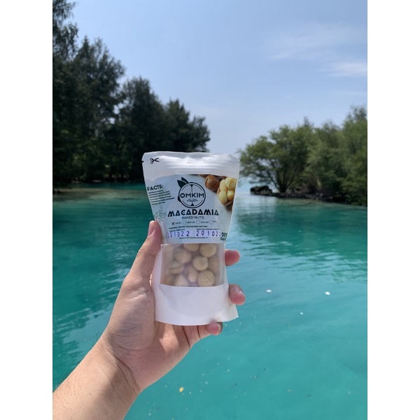 

Kacang macadamia baked full nuts asli Indonesia 100 gram