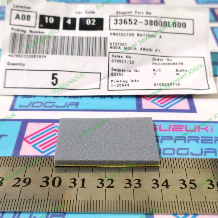 Suzuki Parts 33652-38000L000 Karet Ganjal Battery Aki Suzuki Smash Titan Ori