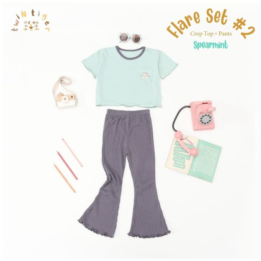 Twin Tiger Flare Set Setelan Crop Top Anak Perempuan