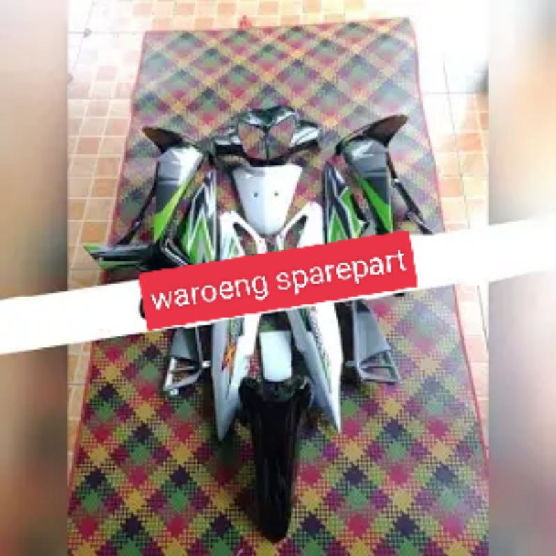 Body halus Supra x 125 Batman putih hitam