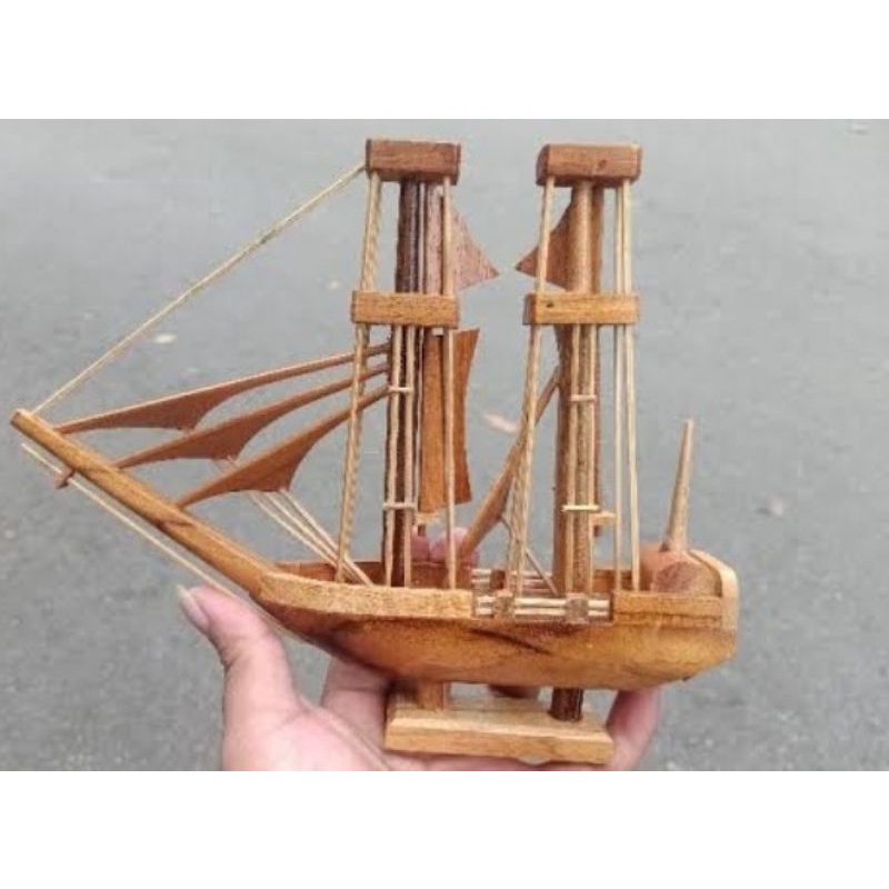 kapal miniatur kayu