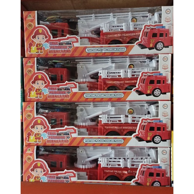 Mainan truk pemadam kebakaran besar