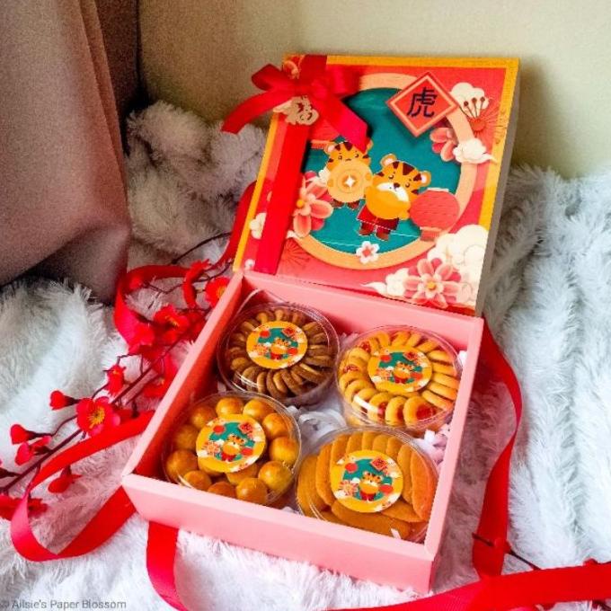 

CHINESE YEAR HAMPERS | PARCEL IMLEK & CAP GO MEH PREMIUM KUE KERING - WF54634ER