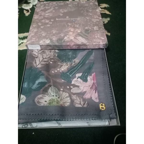 preloved daisy series burlwood buttonscarves